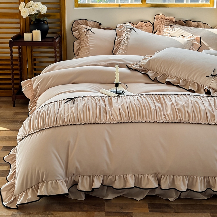 91家纺网 家纺一手货源 找家纺 2025秋冬新款A类母婴级法式风忆棉床裙床笠四件套 琉眠-棕雅咖