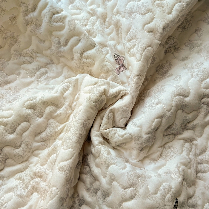 91家纺网 家纺一手货源 找家纺 韩秀 2025新款水洗棉夹棉韩版花边夏被小清新针织棉小碎花皱皱棉双层纱软糯感夏凉被空调被泡泡棉被四季跑量款 彩蝶