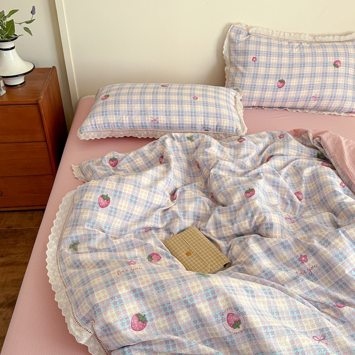 91家纺网 家纺一手货源 找家纺 一霖家纺 2025新款云感双层纱花边款四件套 草莓少女