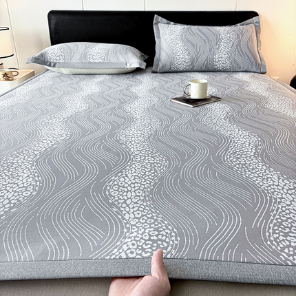 91家纺网 家纺一手货源 找家纺 （总）2025新款A类PE提花凉席-波光粼粼