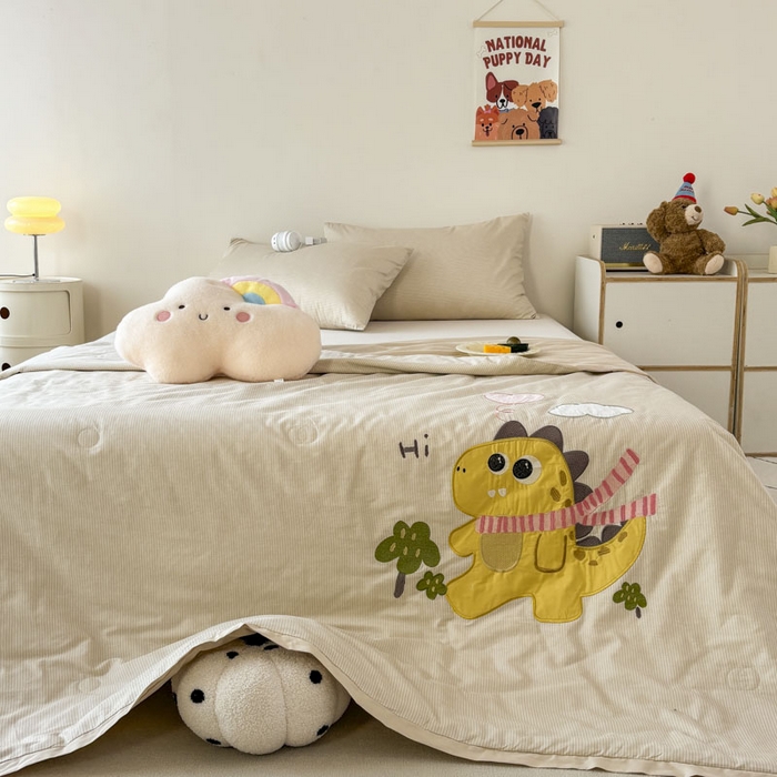 91家纺网 家纺一手货源 找家纺 鸣升家纺  2025新款精梳全棉纯棉绣花夏被夏凉被空调被 围巾龙龙