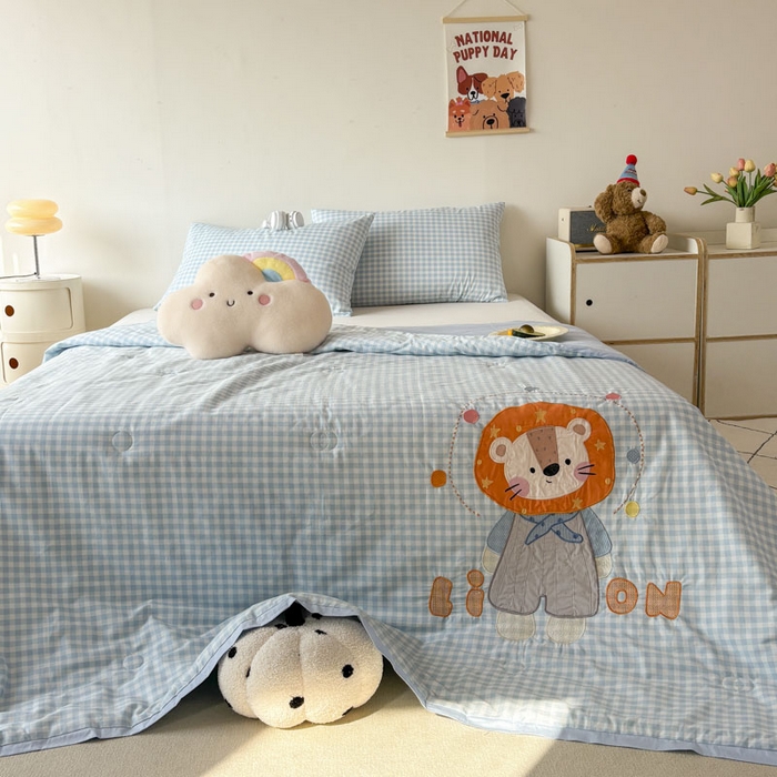 91家纺网 家纺一手货源 找家纺 鸣升家纺  2025新款精梳全棉纯棉绣花夏被夏凉被空调被 熊孩子