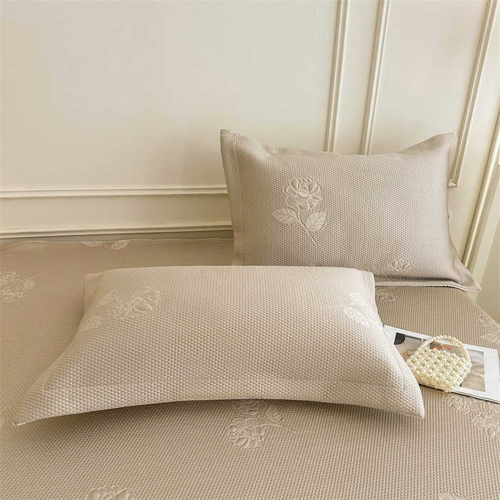 91家纺网 家纺一手货源 找家纺 恒爱   2025新款冰丝牡丹花床盖 卡其