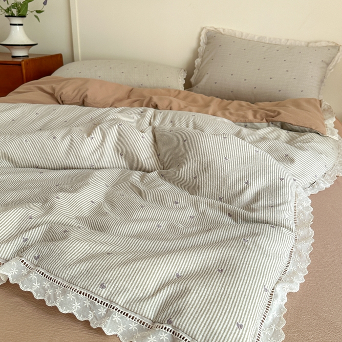 91家纺网 家纺一手货源 找家纺 一霖家纺 2025新款云感双层纱花边款四件套 咖色爱心