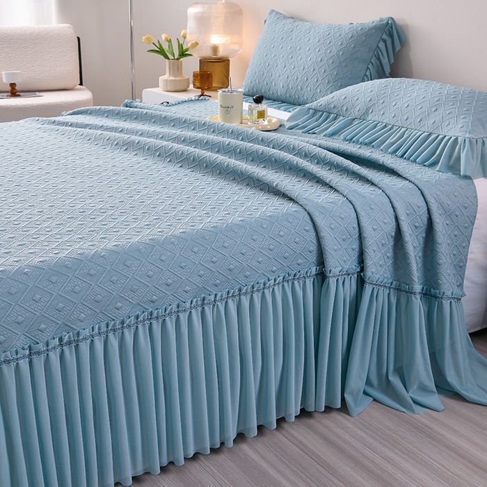 91家纺网 家纺一手货源 找家纺 畅畅家纺 2025新款立体提花凉豆豆席床裙款凉席 时尚空间-蓝