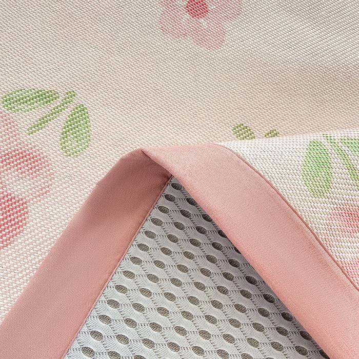 91家纺网 家纺一手货源 找家纺 2025新款A类抗菌数码印花冰藤席 草莓物语