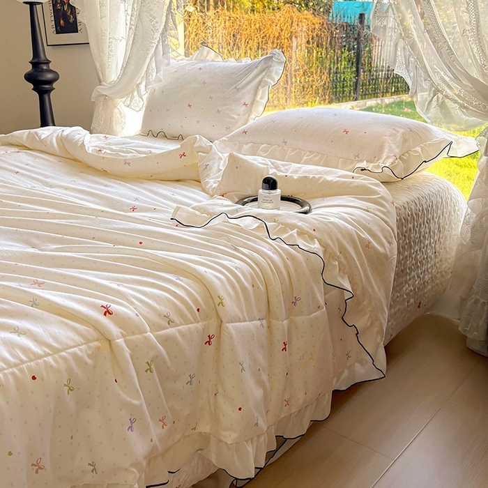 91家纺网 家纺一手货源 找家纺 韩秀 2025新款水洗棉夹棉韩版花边夏被小清新针织棉小碎花皱皱棉双层纱软糯感夏凉被空调被泡泡棉被四季跑量款 蝶梦