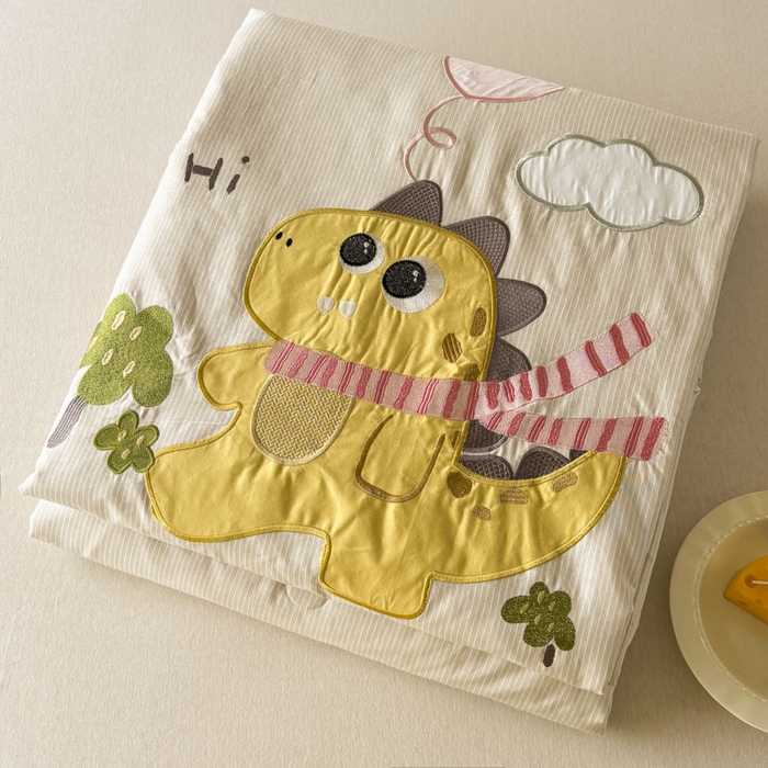 91家纺网 家纺一手货源 找家纺 鸣升家纺  2025新款精梳全棉纯棉绣花夏被夏凉被空调被 围巾龙龙