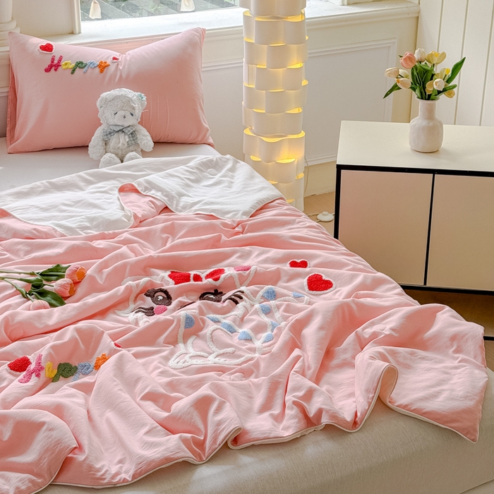 91家纺网 家纺一手货源 找家纺 2025新款水洗棉毛巾绣夏被卡通夏凉被薄被子 粉白-幸运猫