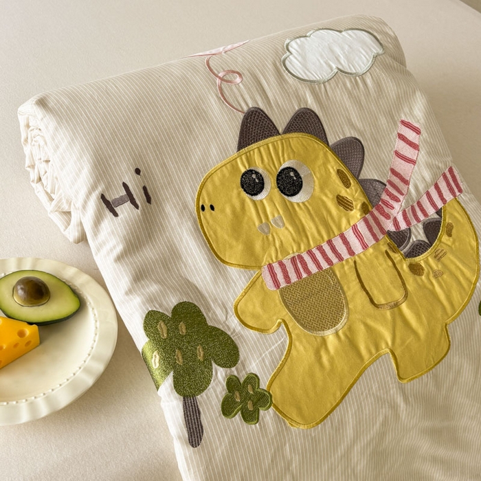 91家纺网 家纺一手货源 找家纺 鸣升家纺  2025新款精梳全棉纯棉绣花夏被夏凉被空调被 围巾龙龙