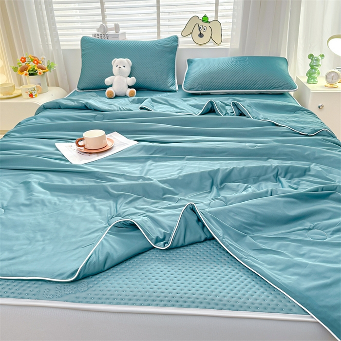 91家纺网 家纺一手货源 找家纺 慕木家纺 2025新款小冰熊凉感冰丝凉席夏被四件套 床笠款 宾利蓝