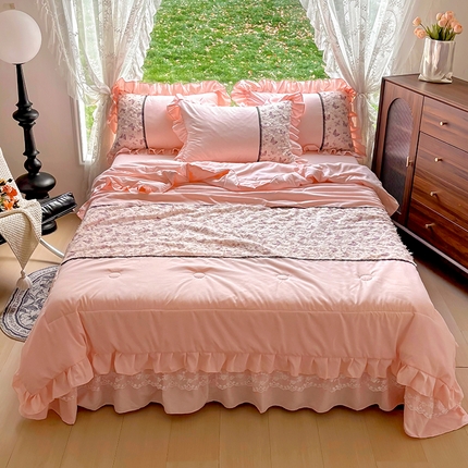 91家纺网 家纺一手货源 找家纺 芭比蔓家纺 2025新款韩式夏被四件套-蝶音 蝶音粉