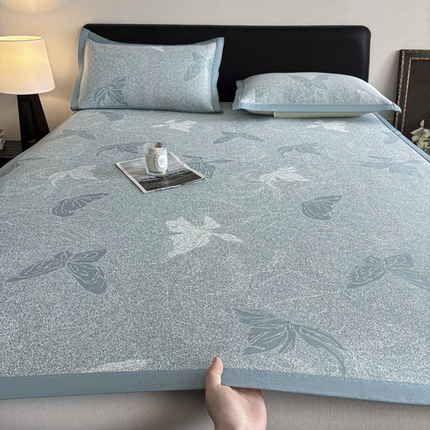 91家纺网 家纺一手货源 找家纺 （总）2025新款A类PE提花凉席-翩翩起舞