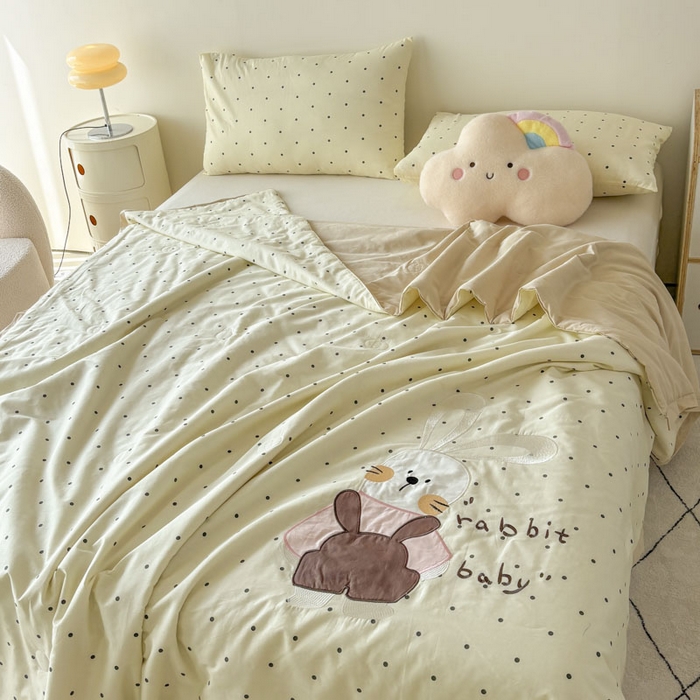 91家纺网 家纺一手货源 找家纺 鸣升家纺  2025新款精梳全棉纯棉绣花夏被夏凉被空调被 可爱小兔