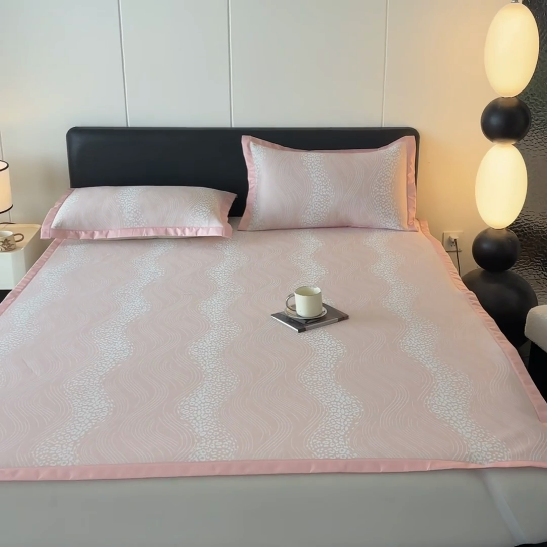 91家纺网 家纺一手货源 找家纺 2025新款A类PE提花凉席-波光粼粼 波光粼粼-柔情粉