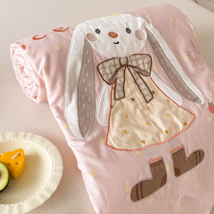 91家纺网 家纺一手货源 找家纺 鸣升家纺  2025新款精梳全棉纯棉绣花夏被夏凉被空调被 皇冠兔