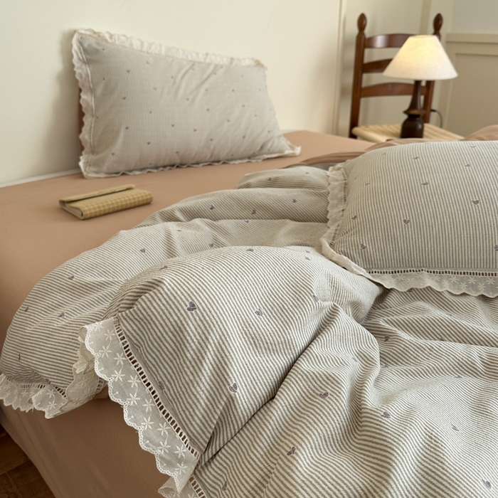 91家纺网 家纺一手货源 找家纺 一霖家纺 2025新款云感双层纱花边款四件套 咖色爱心