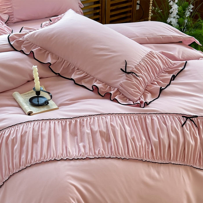 91家纺网 家纺一手货源 找家纺 2025秋冬新款A类母婴级法式风忆棉床裙床笠四件套 琉眠-芭蕾粉