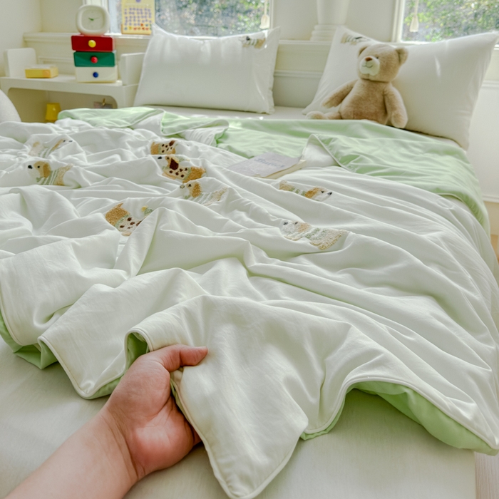 91家纺网 家纺一手货源 找家纺 2025新款水洗棉毛巾绣夏被卡通夏凉被薄被子 白绿-斑点狗