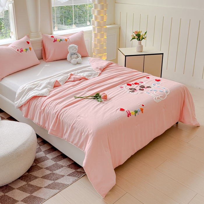 91家纺网 家纺一手货源 找家纺 2025新款水洗棉毛巾绣夏被卡通夏凉被薄被子 粉白-幸运猫