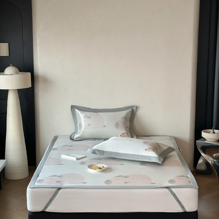 91家纺网 家纺一手货源 找家纺 橘滋  2025新款高端轻奢简约数码印花冰丝席-床席 卡皮噜噜