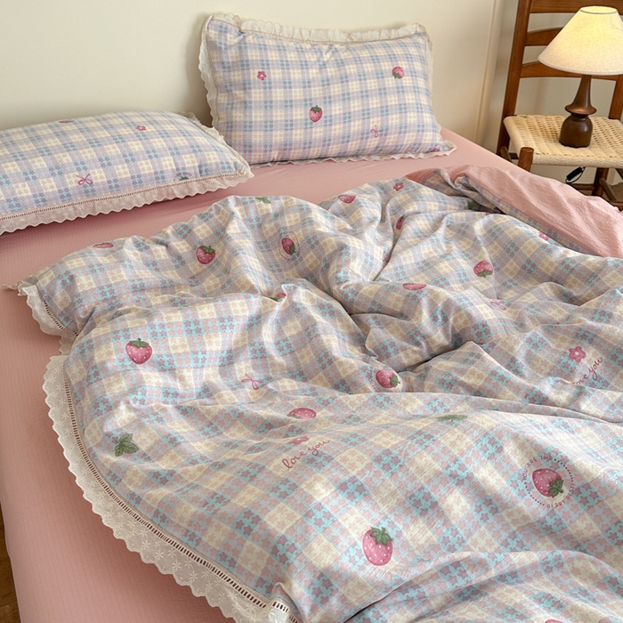 91家纺网 家纺一手货源 找家纺 一霖家纺 2025新款云感双层纱花边款四件套 草莓少女