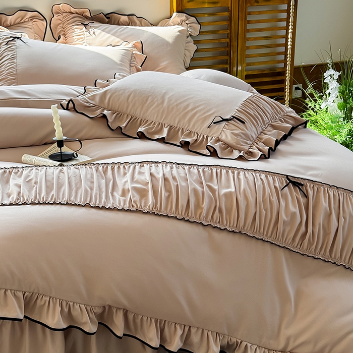 91家纺网 家纺一手货源 找家纺 2025秋冬新款A类母婴级法式风忆棉床裙床笠四件套 琉眠-棕雅咖