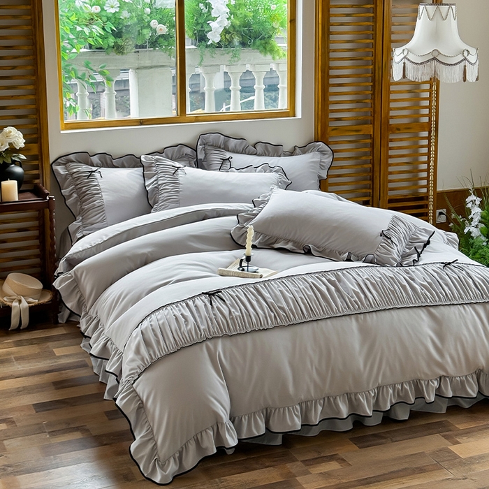 91家纺网 家纺一手货源 找家纺 2025秋冬新款A类母婴级法式风忆棉床裙床笠四件套 琉眠-琉璃灰