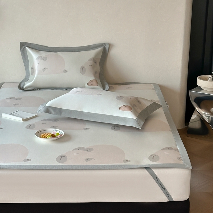 91家纺网 家纺一手货源 找家纺 橘滋  2025新款高端轻奢简约数码印花冰丝席-床席 卡皮噜噜