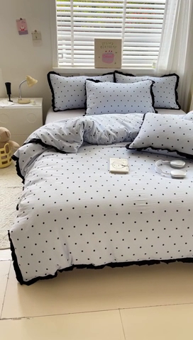 91家纺网 家纺一手货源 找家纺 优选 2025新款直播热款赫本风花边款针织皱皱纱法式印花吊边床单三件套床笠四件套 波点-蓝