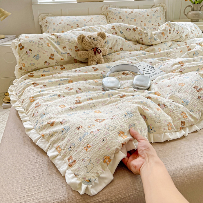 91家纺网 家纺一手货源 找家纺 优选良品 2025新款直播热款赫本风皱皱双层纱花边款针织皱皱纱法式印花吊边床单三件套床笠四件套 开心乐园