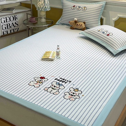 91家纺网 家纺一手货源 找家纺 2025年新款PE提花卡通毛巾绣凉席系列场景一 欢乐小狗