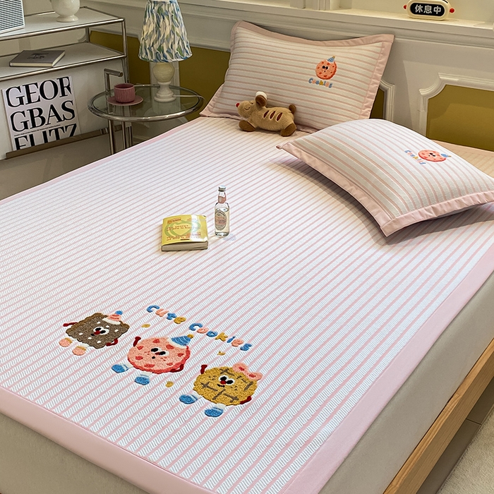 91家纺网 家纺一手货源 找家纺 2025年新款PE提花卡通毛巾绣凉席系列场景一 趣多多