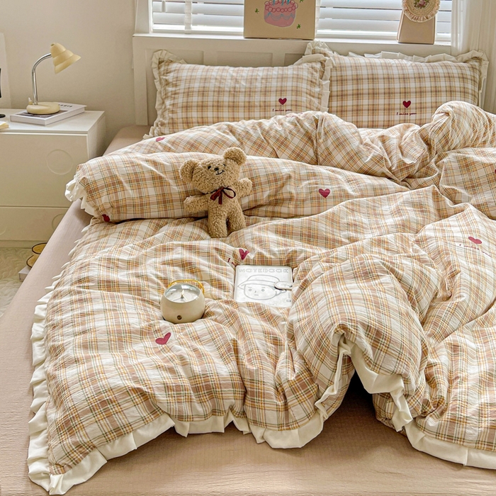 91家纺网 家纺一手货源 找家纺 优选良品 2025新款直播热款赫本风皱皱双层纱花边款针织皱皱纱法式印花吊边床单三件套床笠四件套 格子爱心