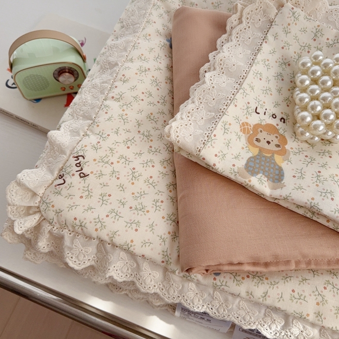 91家纺网 家纺一手货源 找家纺 于果2025新款双层纱花边款夏被 萌萌狮