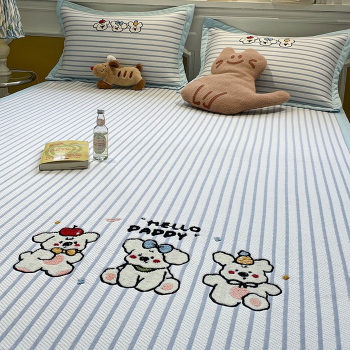 91家纺网 家纺一手货源 找家纺 2025年新款PE提花卡通毛巾绣凉席系列场景一 欢乐小狗