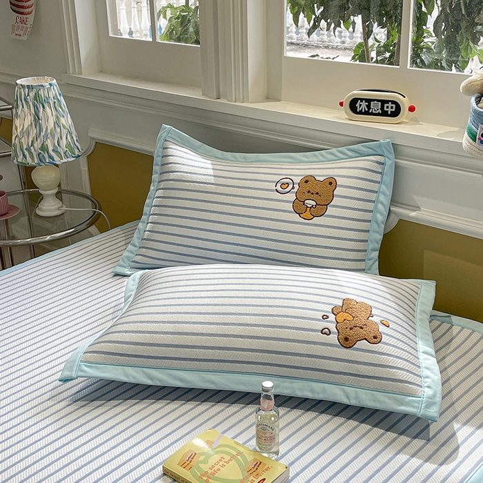 91家纺网 家纺一手货源 找家纺 2025年新款PE提花卡通毛巾绣凉席系列场景一 幸运狗