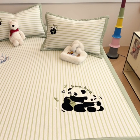 91家纺网 家纺一手货源 找家纺 蓝邻家纺 2025年新款PE提花卡通毛巾绣凉席系列场景二 花花