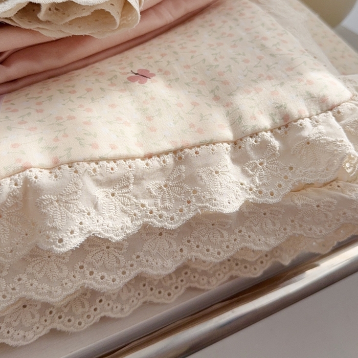 91家纺网 家纺一手货源 找家纺 于果2025新款双层纱花边款夏被 春日女孩