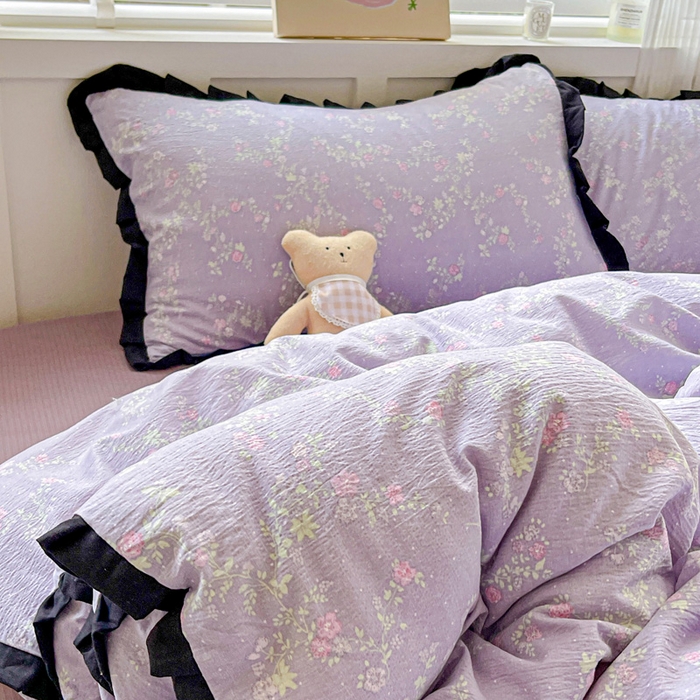 91家纺网 家纺一手货源 找家纺 优选 2025新款直播热款赫本风花边款针织皱皱纱法式印花吊边床单三件套床笠四件套 艾薇紫