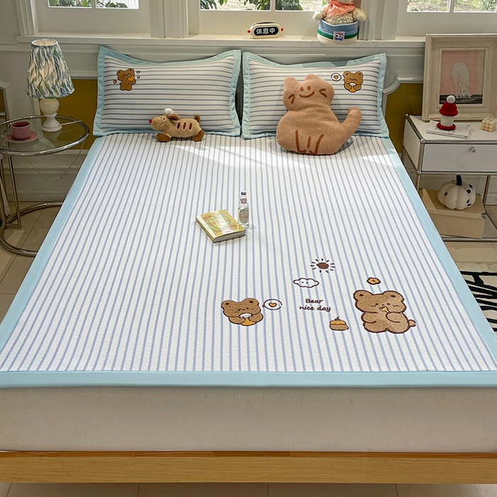 91家纺网 家纺一手货源 找家纺 2025年新款PE提花卡通毛巾绣凉席系列场景一 幸运狗