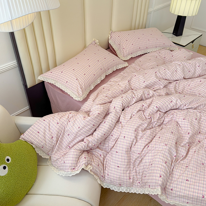 91家纺网 家纺一手货源 找家纺 竹合家纺 2025新款云感皱皱四件套-镂空花边款法式 花边款-彩格樱桃