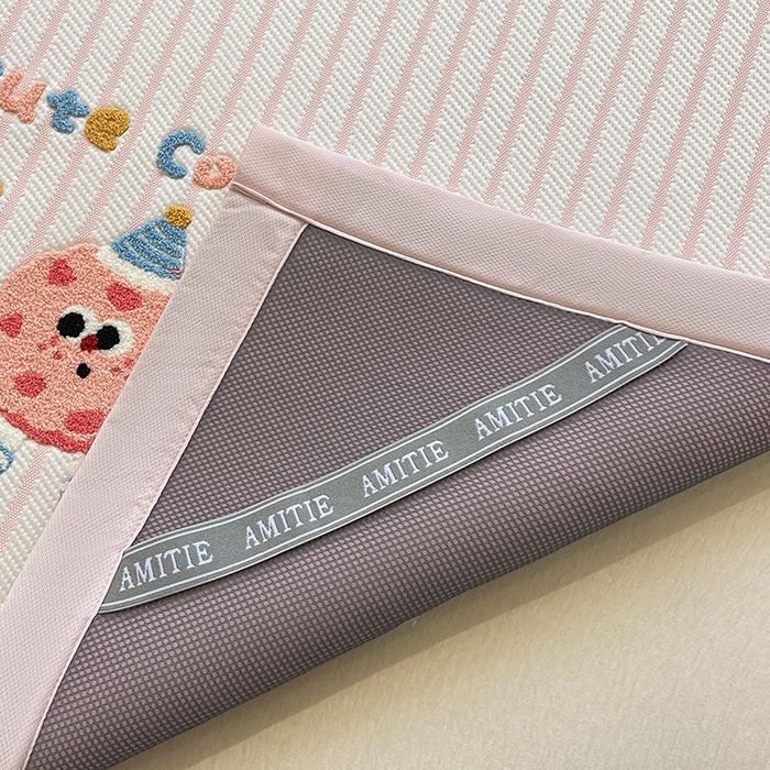 91家纺网 家纺一手货源 找家纺 2025年新款PE提花卡通毛巾绣凉席系列场景一 趣多多