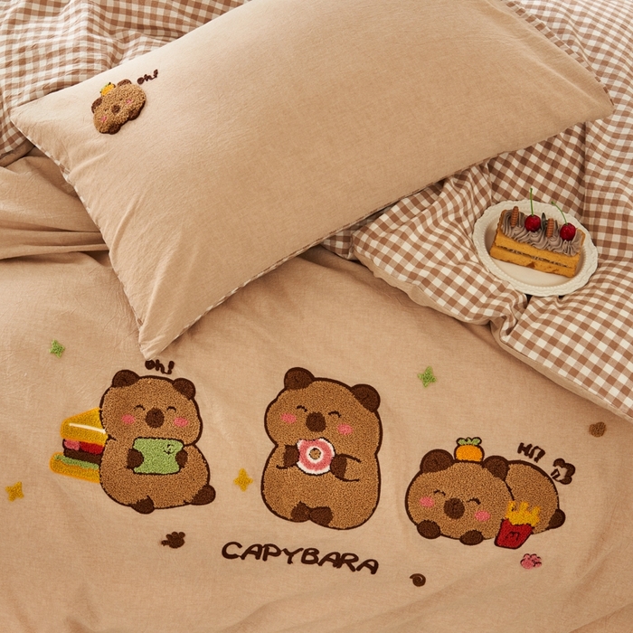 91家纺网 家纺一手货源 找家纺 徕米家居  2025新款色织全棉水洗棉毛巾绣四件套 卡皮巴拉-咖