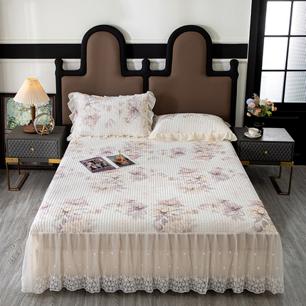 91家纺网 家纺一手货源 找家纺 木兰花2025新款高密凉感丝印花夹棉床裙款凉席三件套 卡梅尔-咖