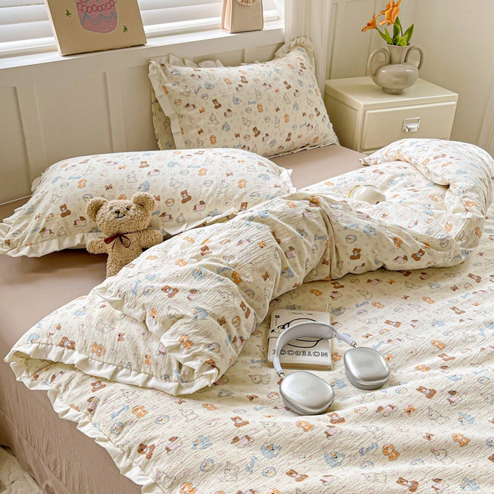 91家纺网 家纺一手货源 找家纺 优选良品 2025新款直播热款赫本风皱皱双层纱花边款针织皱皱纱法式印花吊边床单三件套床笠四件套 开心乐园