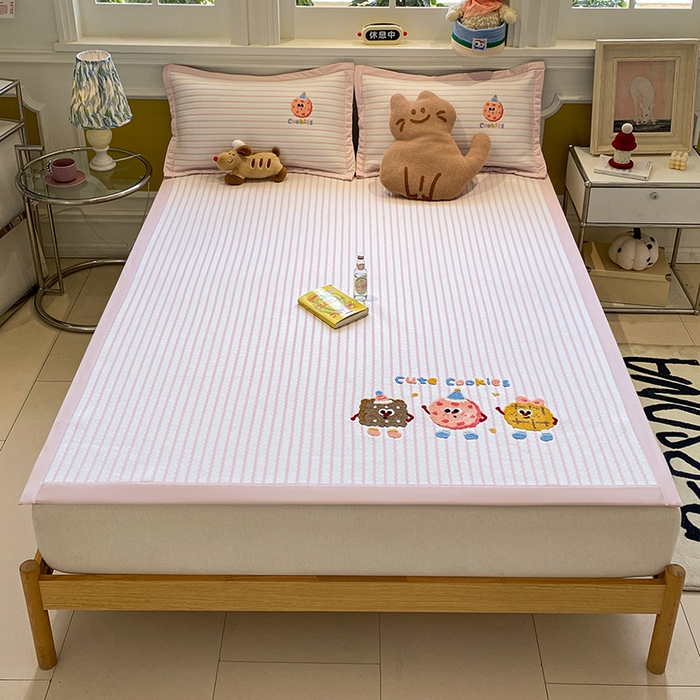 91家纺网 家纺一手货源 找家纺 2025年新款PE提花卡通毛巾绣凉席系列场景一 趣多多