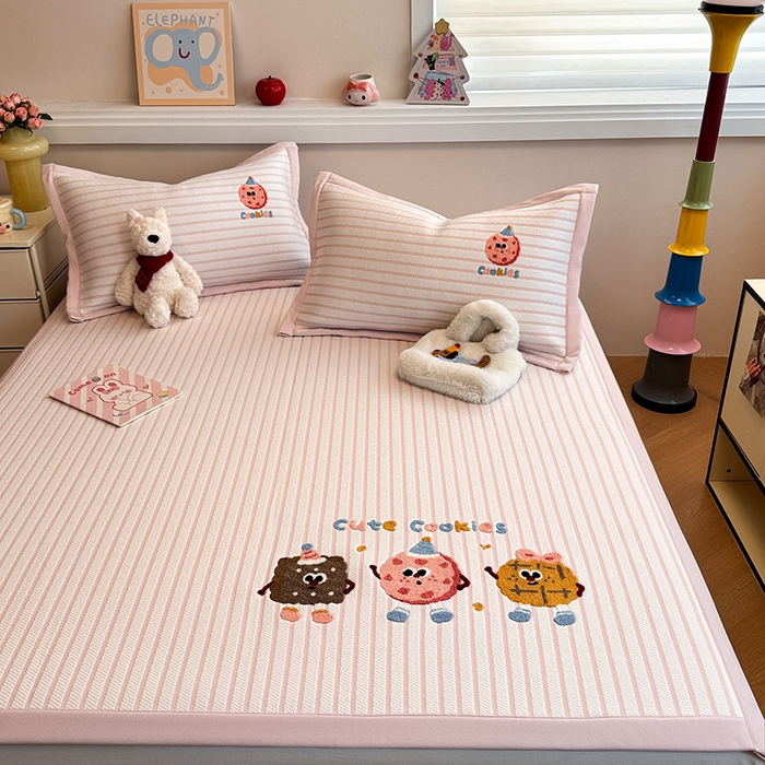 91家纺网 家纺一手货源 找家纺 蓝邻家纺 2025年新款PE提花卡通毛巾绣凉席系列场景二 趣多多