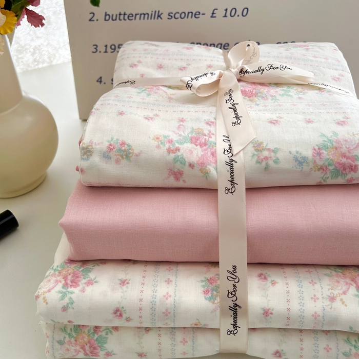 91家纺网 家纺一手货源 找家纺 优品阁 2025新款人字纹全棉双层纱四件套 蔷薇【升级款-提花人字纹床单】