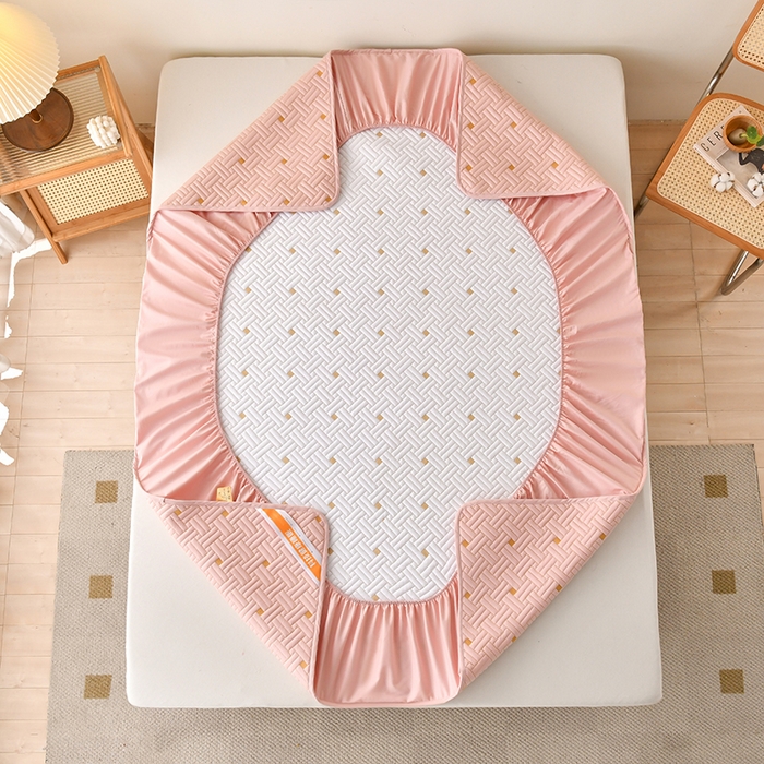 91家纺网 家纺一手货源 找家纺 鑫钰 2025新款防水隔尿全棉纯棉大豆夹棉刺绣床笠直播热款 鑫绣阁-豆蔻粉（ 加强透气款 ）